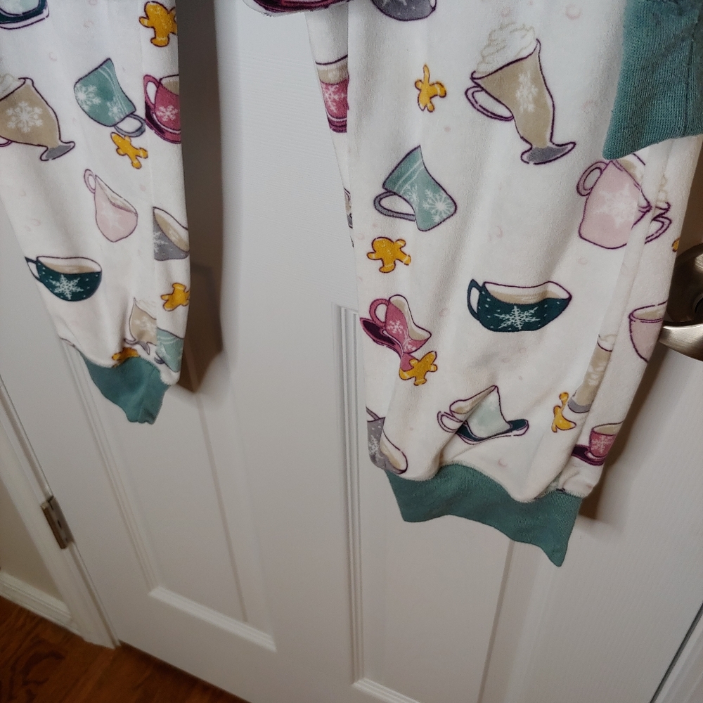 Secret Treasures cocoa gingerbread PJs EUC - Picture 8 of 8